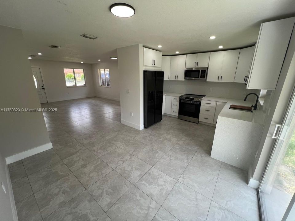 Recently Sold: $599,000 (4 beds, 2 baths, 1525 Square Feet)