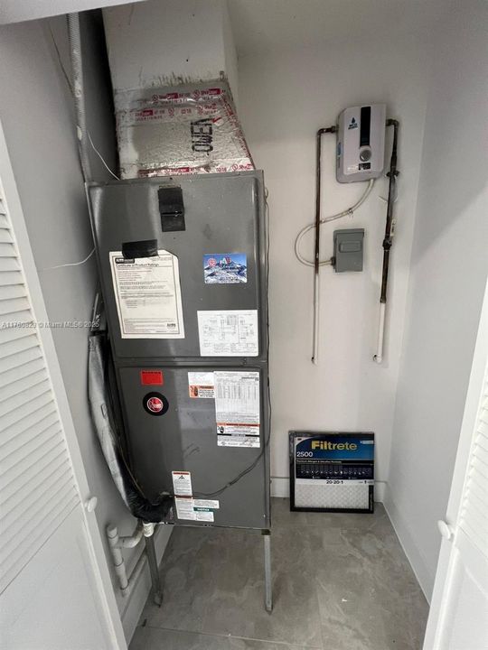 Recently Sold: $599,000 (4 beds, 2 baths, 1525 Square Feet)