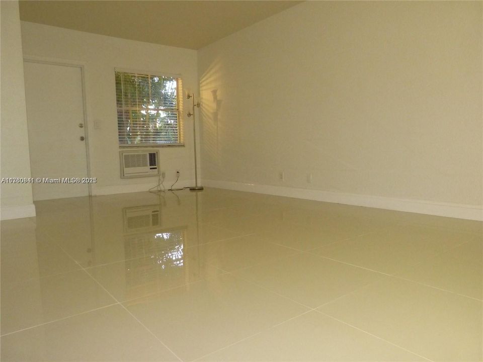 Недавно продано: $160,000 (1 спален, 1 ванн, 600 Квадратных фут)