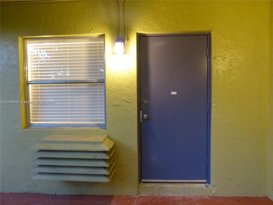 Недавно продано: $160,000 (1 спален, 1 ванн, 600 Квадратных фут)