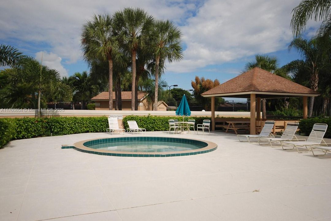 Недавно продано: $787,500 (3 спален, 2 ванн, 1889 Квадратных фут)