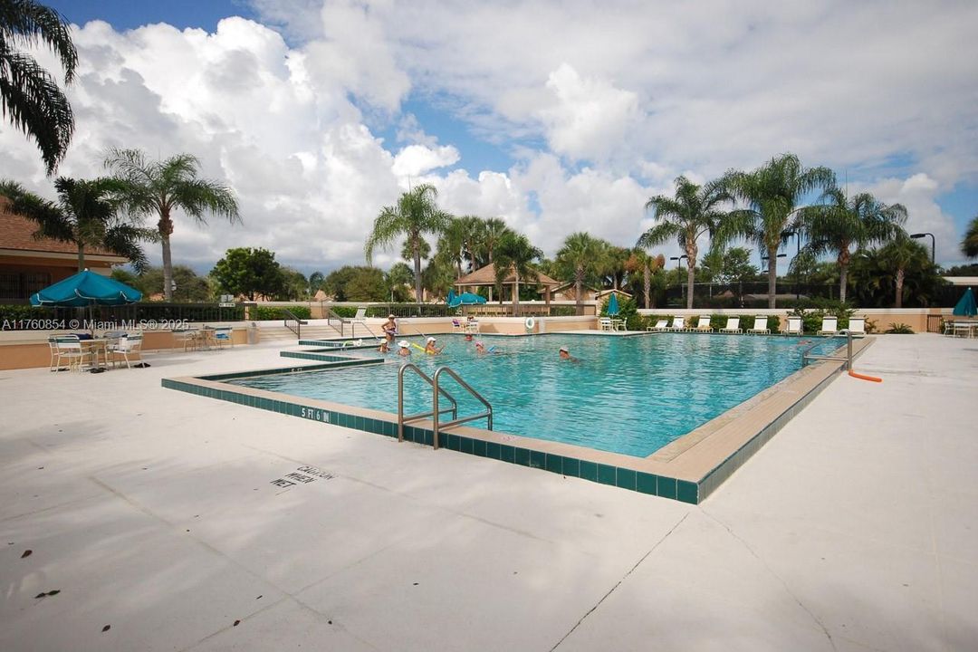 Недавно продано: $787,500 (3 спален, 2 ванн, 1889 Квадратных фут)