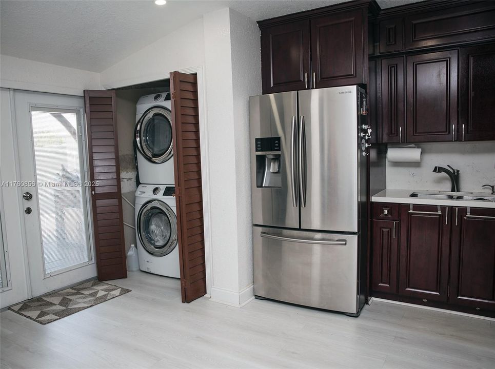 Недавно продано: $649,000 (5 спален, 3 ванн, 1080 Квадратных фут)