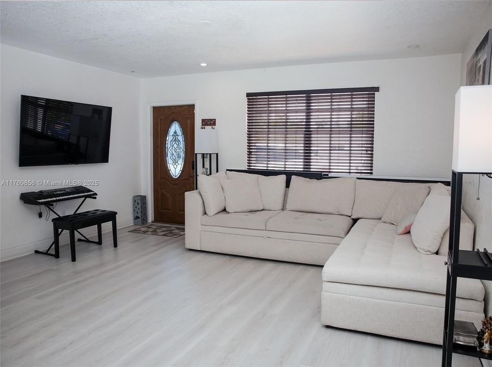 Недавно продано: $649,000 (5 спален, 3 ванн, 1080 Квадратных фут)