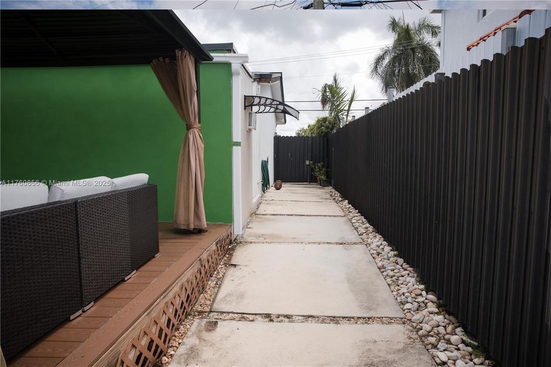 Недавно продано: $649,000 (5 спален, 3 ванн, 1080 Квадратных фут)