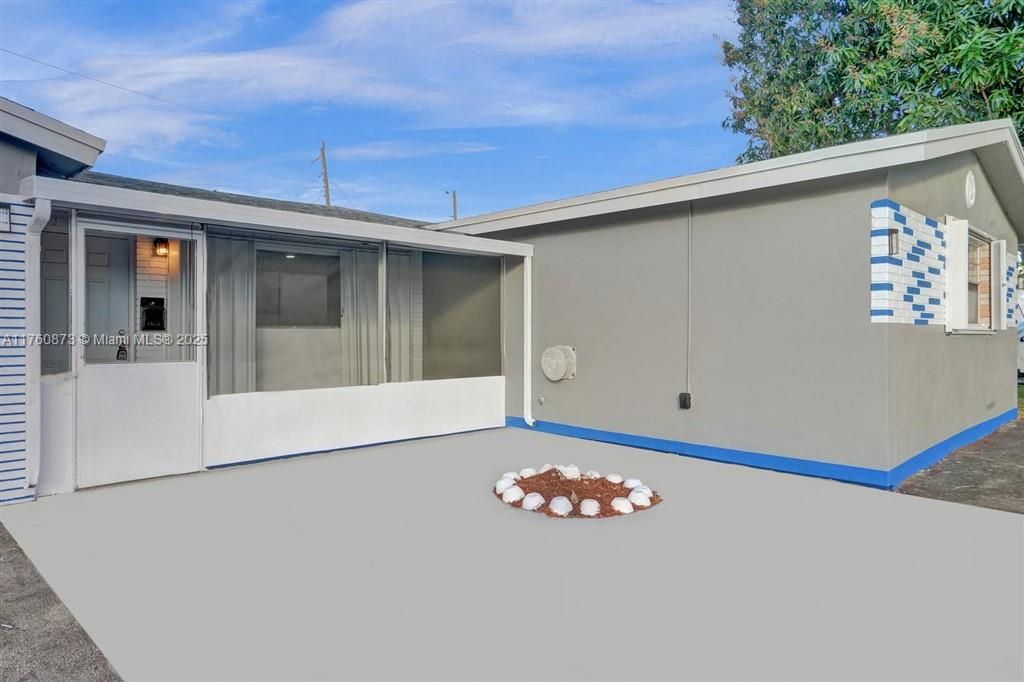 Recently Sold: $519,900 (4 beds, 2 baths, 2022 Square Feet)