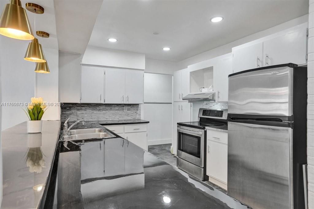 Recently Sold: $519,900 (4 beds, 2 baths, 2022 Square Feet)