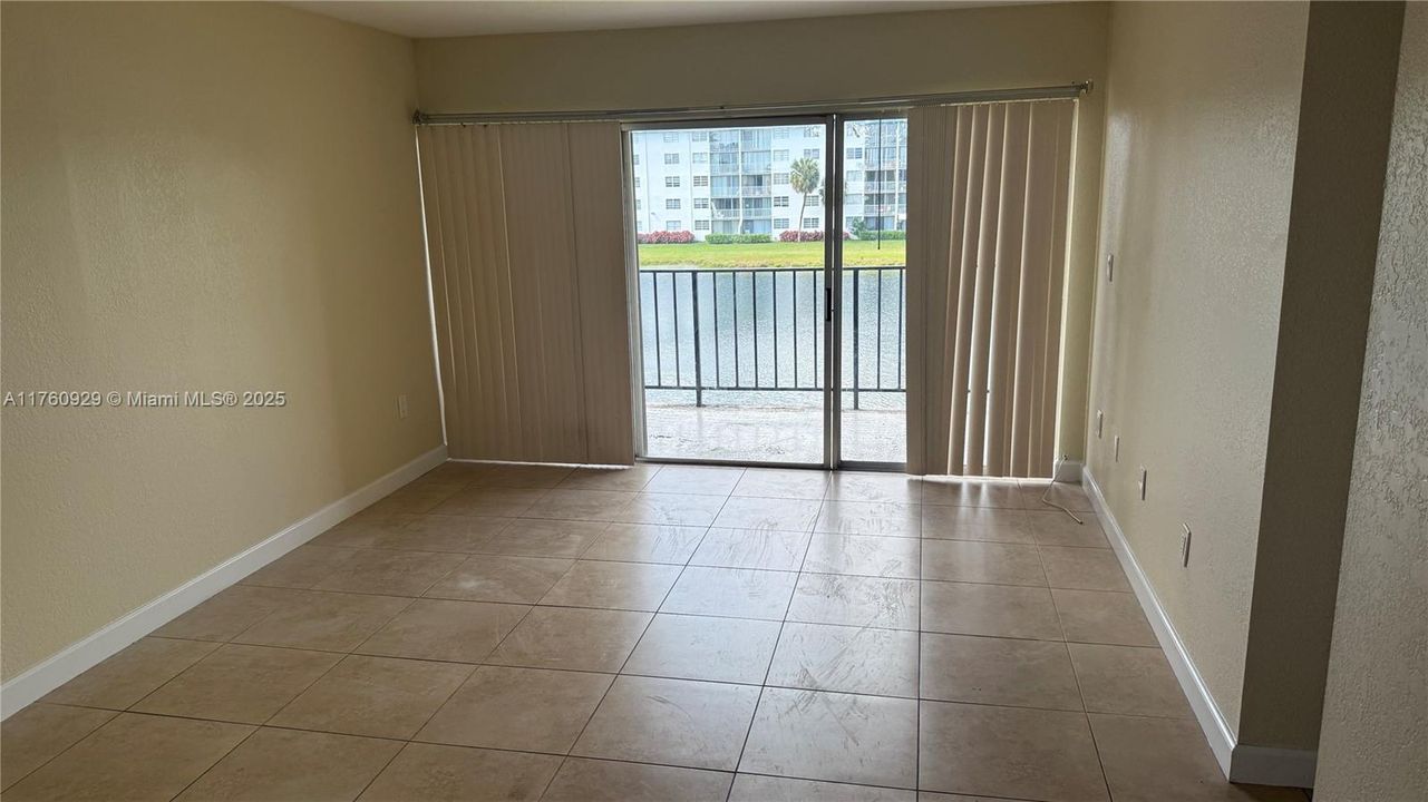 Recently Sold: $330,000 (2 beds, 2 baths, 1186 Square Feet)