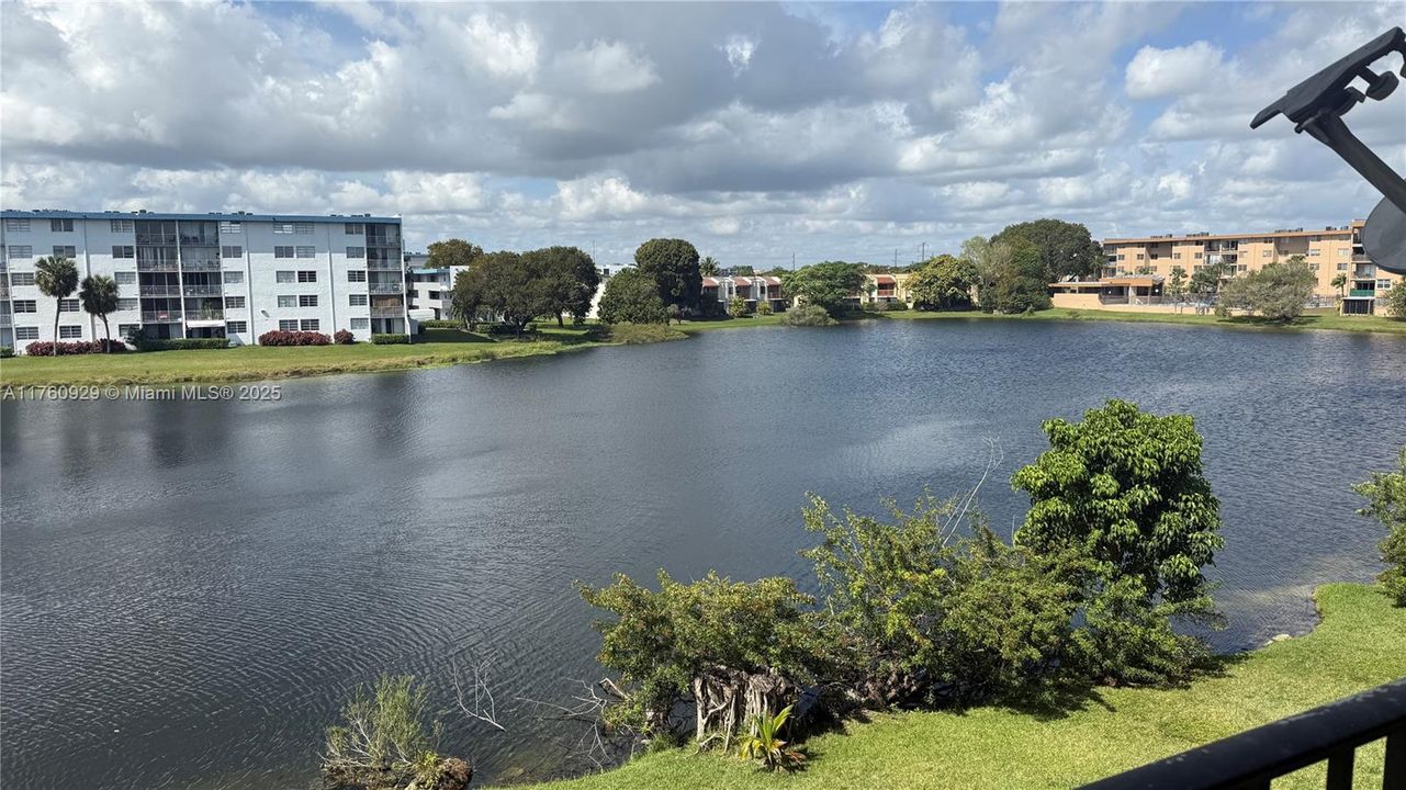 Recently Sold: $330,000 (2 beds, 2 baths, 1186 Square Feet)