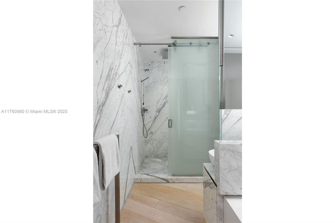 Недавно продано: $7,900,000 (2 спален, 2 ванн, 2314 Квадратных фут)