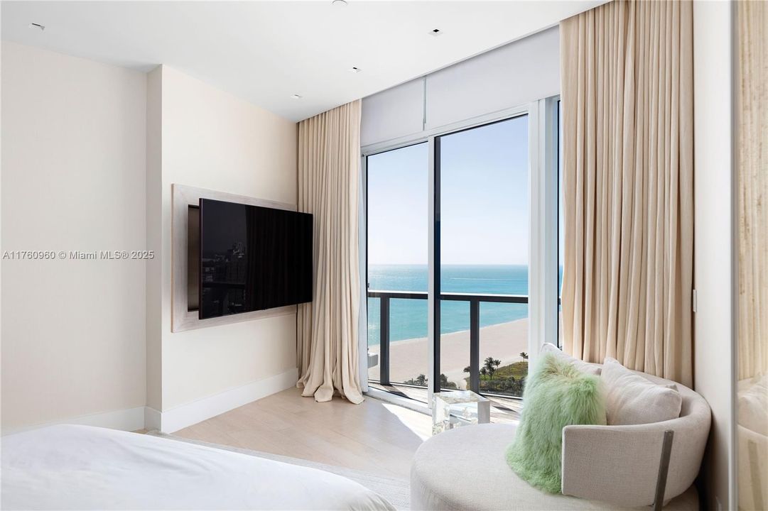 Недавно продано: $7,900,000 (2 спален, 2 ванн, 2314 Квадратных фут)