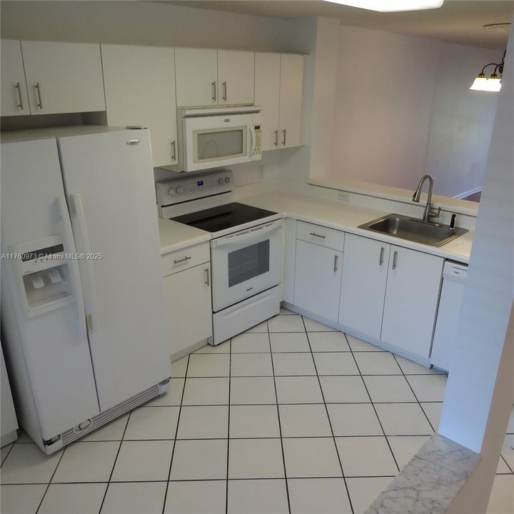 For Sale: $157,750 (2 beds, 2 baths, 1080 Square Feet)
