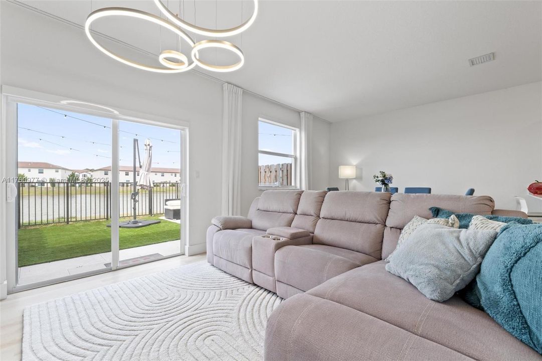 For Sale: $635,000 (4 beds, 2 baths, 1820 Square Feet)