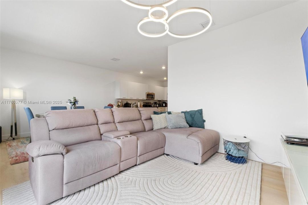 For Sale: $635,000 (4 beds, 2 baths, 1820 Square Feet)