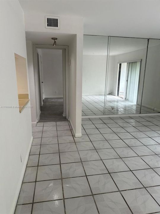 Active With Contract: $125,000 (1 beds, 1 baths, 720 Square Feet)