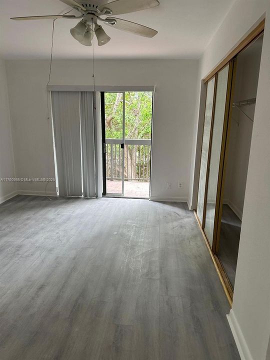 Active With Contract: $125,000 (1 beds, 1 baths, 720 Square Feet)