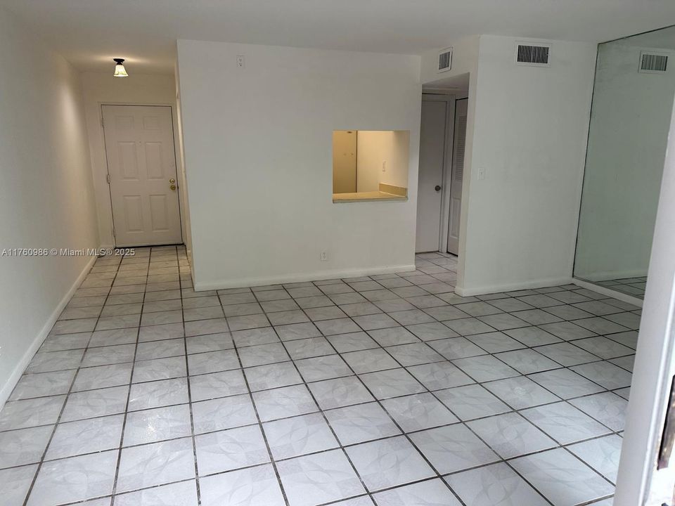 Active With Contract: $125,000 (1 beds, 1 baths, 720 Square Feet)