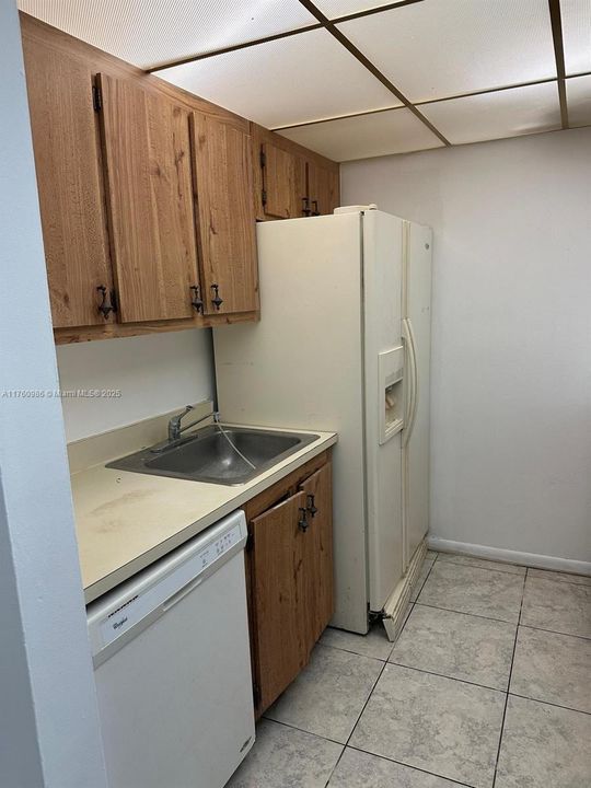 Active With Contract: $125,000 (1 beds, 1 baths, 720 Square Feet)