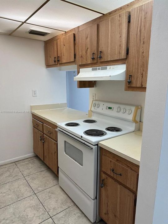 Active With Contract: $125,000 (1 beds, 1 baths, 720 Square Feet)