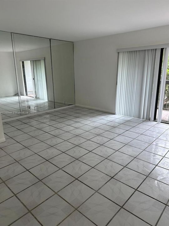 Active With Contract: $125,000 (1 beds, 1 baths, 720 Square Feet)