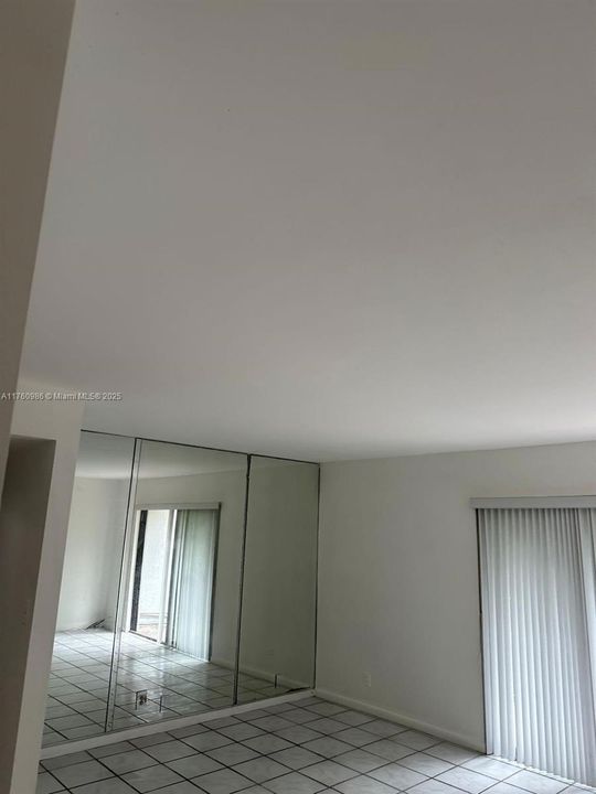 Active With Contract: $125,000 (1 beds, 1 baths, 720 Square Feet)