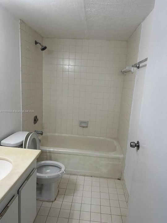 Active With Contract: $125,000 (1 beds, 1 baths, 720 Square Feet)