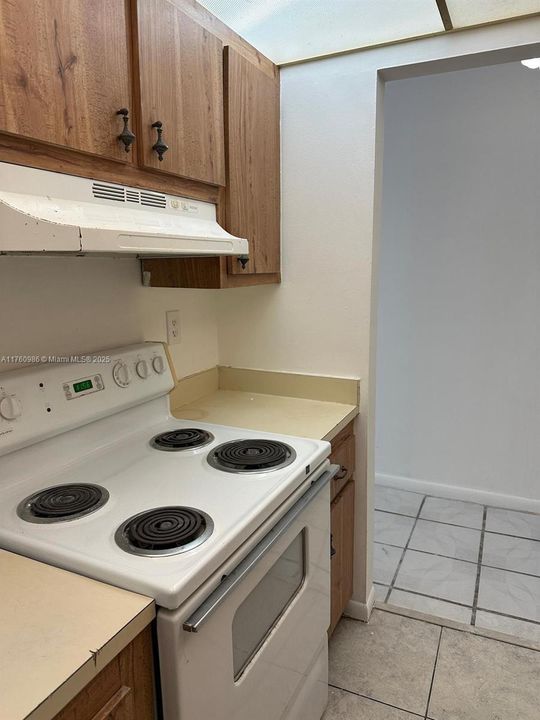 Active With Contract: $125,000 (1 beds, 1 baths, 720 Square Feet)