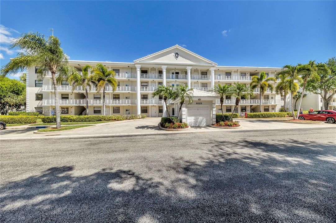 Недавно продано: $250,000 (2 спален, 2 ванн, 1385 Квадратных фут)