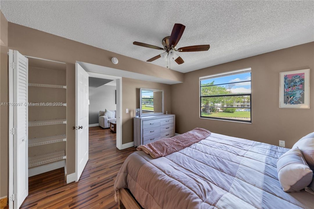 Недавно продано: $250,000 (2 спален, 2 ванн, 1385 Квадратных фут)