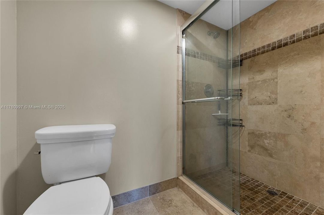 Недавно продано: $250,000 (2 спален, 2 ванн, 1385 Квадратных фут)