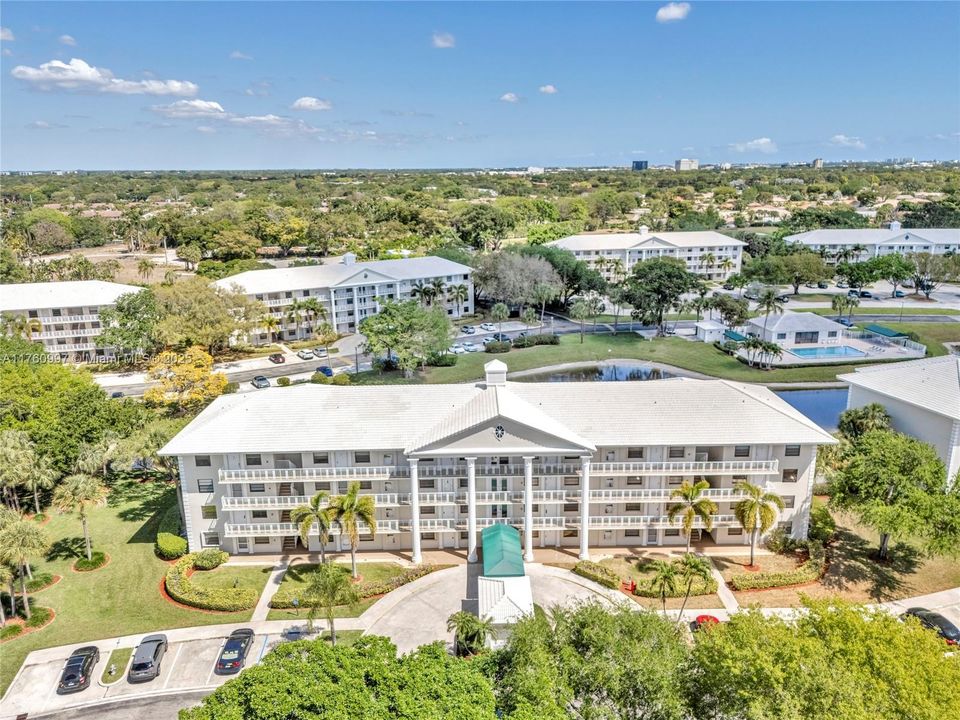 Недавно продано: $250,000 (2 спален, 2 ванн, 1385 Квадратных фут)