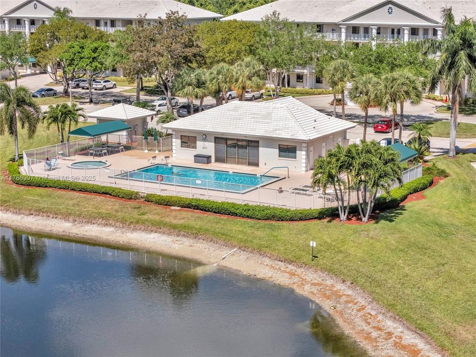 Недавно продано: $250,000 (2 спален, 2 ванн, 1385 Квадратных фут)