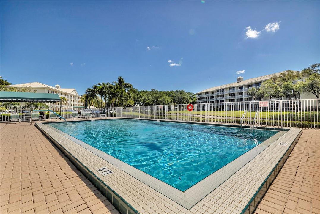 Недавно продано: $250,000 (2 спален, 2 ванн, 1385 Квадратных фут)