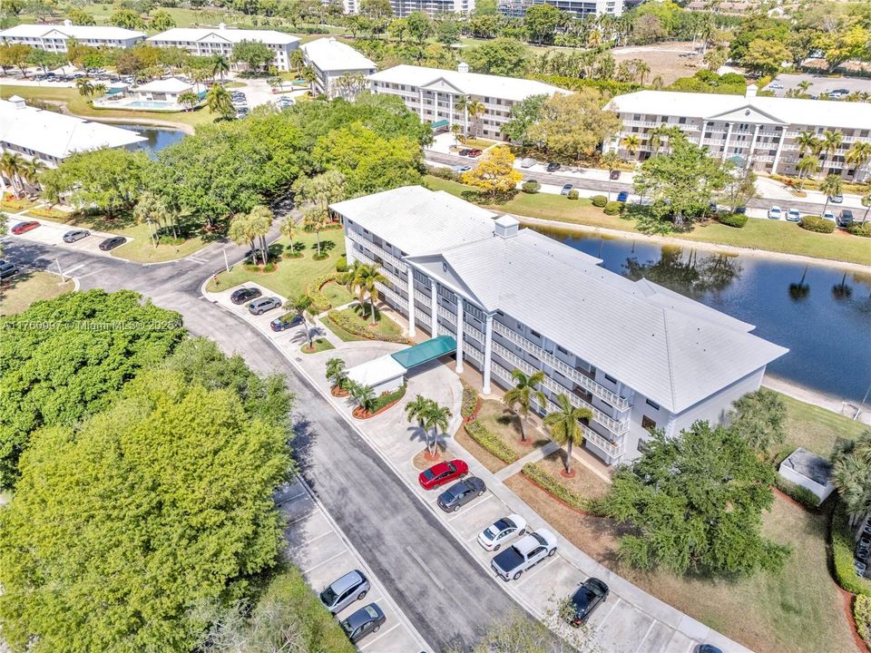 Недавно продано: $250,000 (2 спален, 2 ванн, 1385 Квадратных фут)