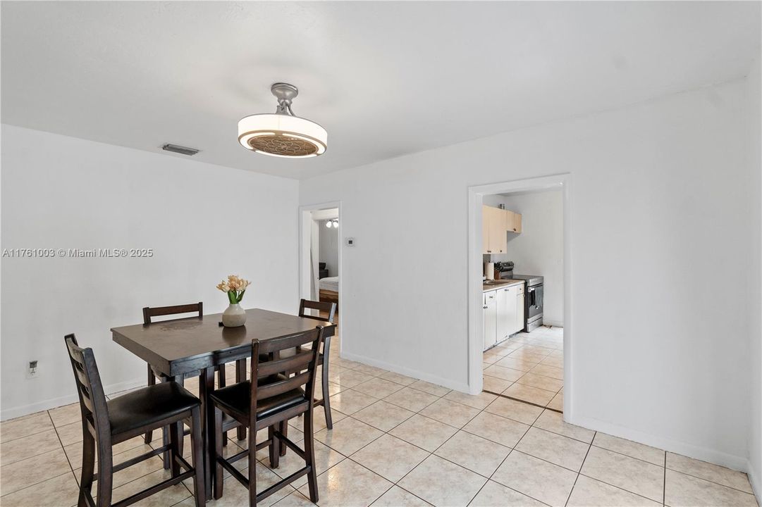 Recently Sold: $379,900 (2 beds, 1 baths, 780 Square Feet)