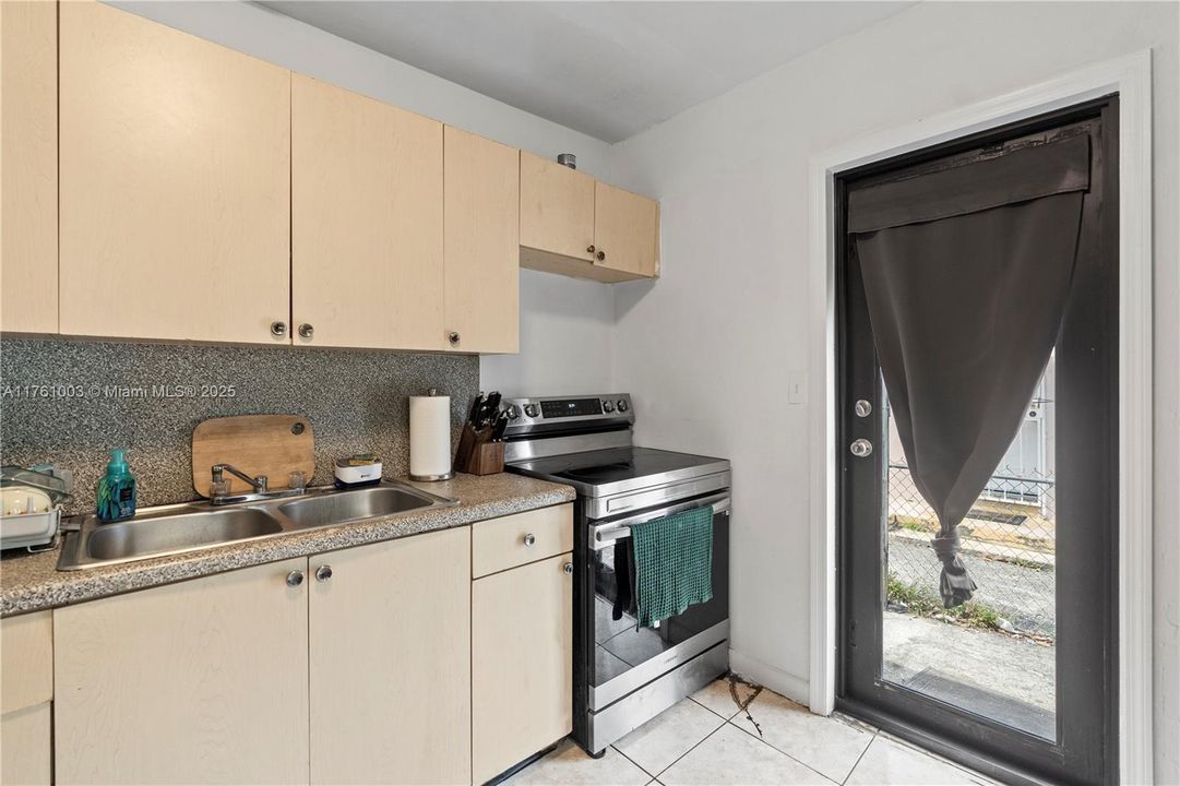 Recently Sold: $379,900 (2 beds, 1 baths, 780 Square Feet)