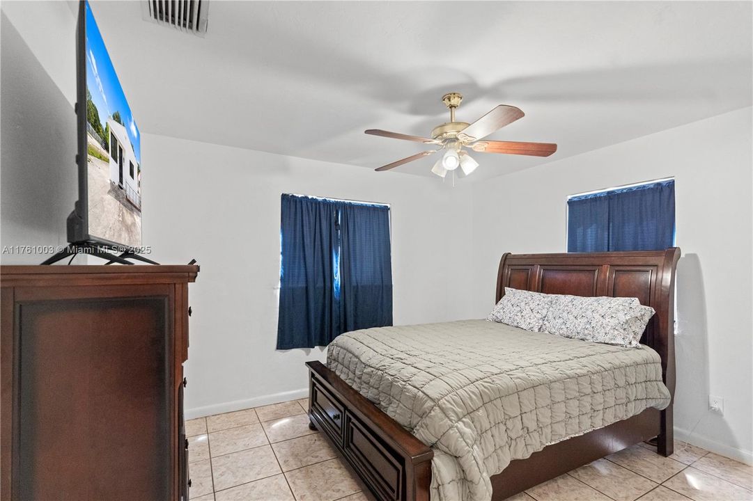 Recently Sold: $379,900 (2 beds, 1 baths, 780 Square Feet)