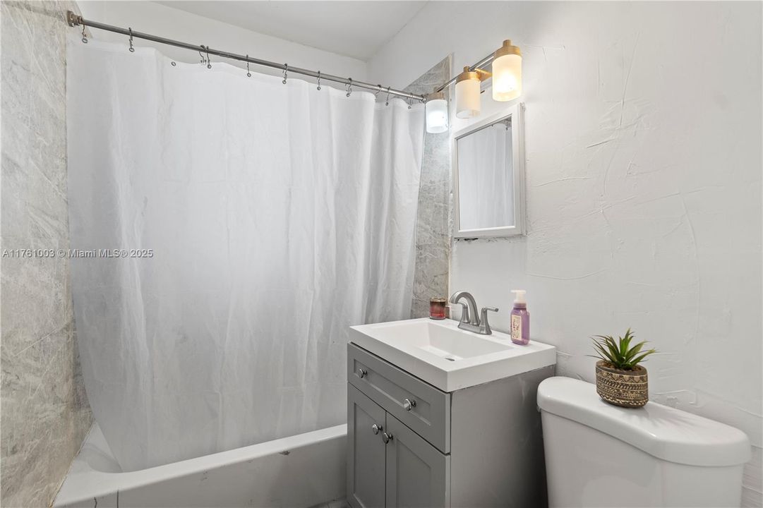 Recently Sold: $379,900 (2 beds, 1 baths, 780 Square Feet)