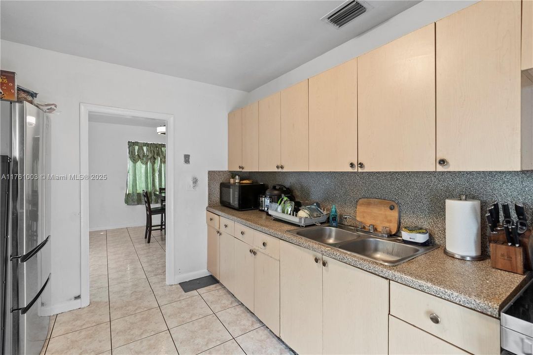 Recently Sold: $379,900 (2 beds, 1 baths, 780 Square Feet)