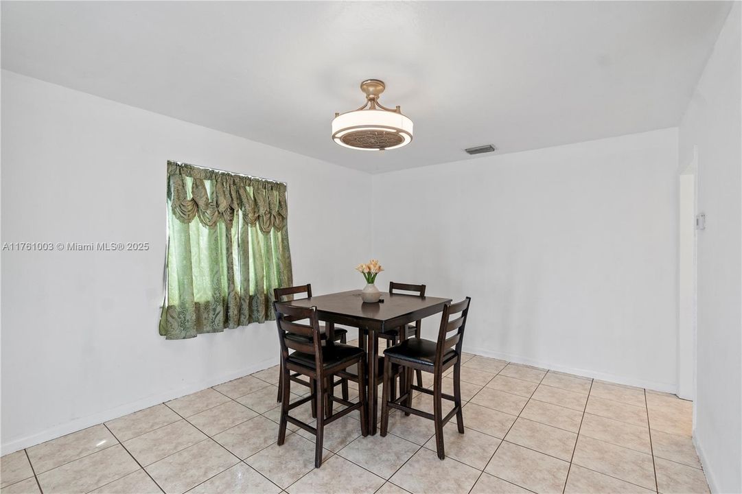 Recently Sold: $379,900 (2 beds, 1 baths, 780 Square Feet)