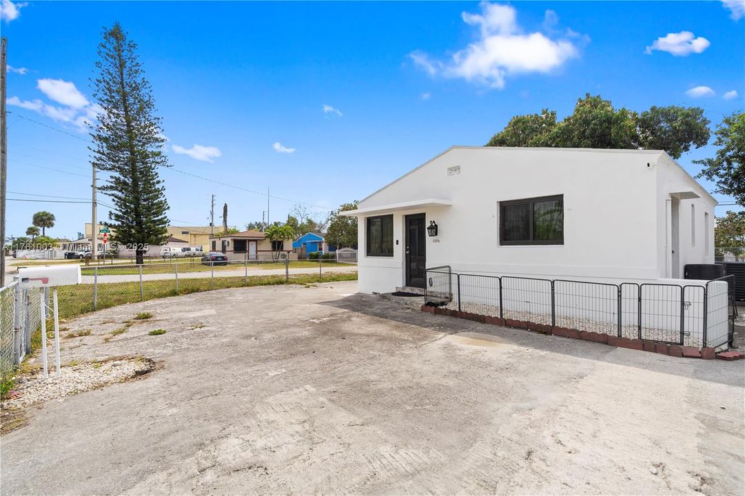 Recently Sold: $379,900 (2 beds, 1 baths, 780 Square Feet)