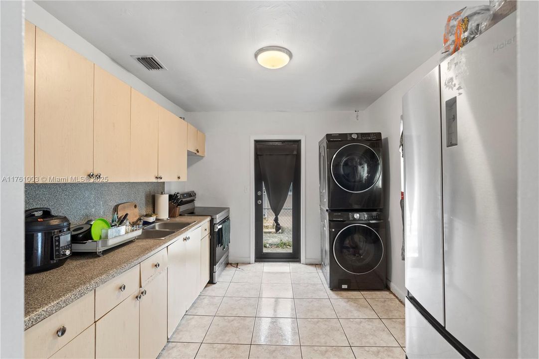 Recently Sold: $379,900 (2 beds, 1 baths, 780 Square Feet)