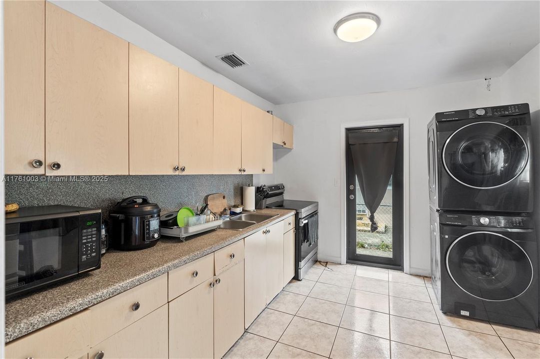 Recently Sold: $379,900 (2 beds, 1 baths, 780 Square Feet)