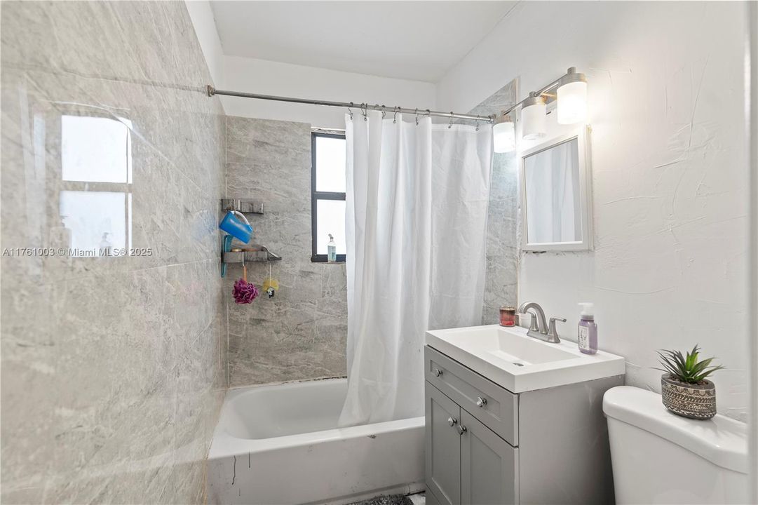 Recently Sold: $379,900 (2 beds, 1 baths, 780 Square Feet)