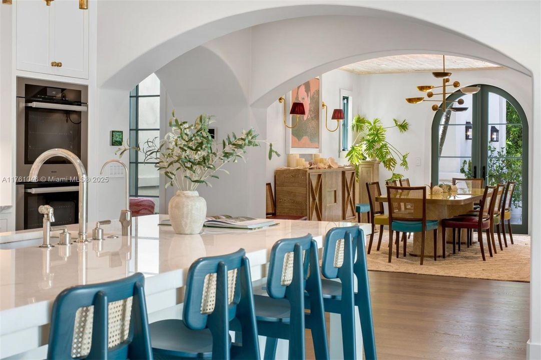 Recently Sold: $12,995,000 (6 beds, 6 baths, 6144 Square Feet)