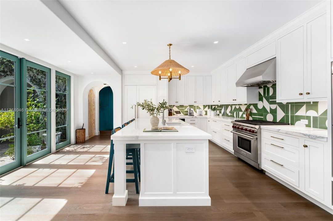 Recently Sold: $12,995,000 (6 beds, 6 baths, 6144 Square Feet)