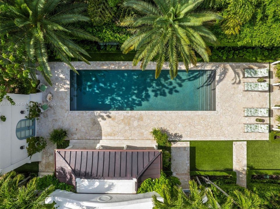 Recently Sold: $12,995,000 (6 beds, 6 baths, 6144 Square Feet)