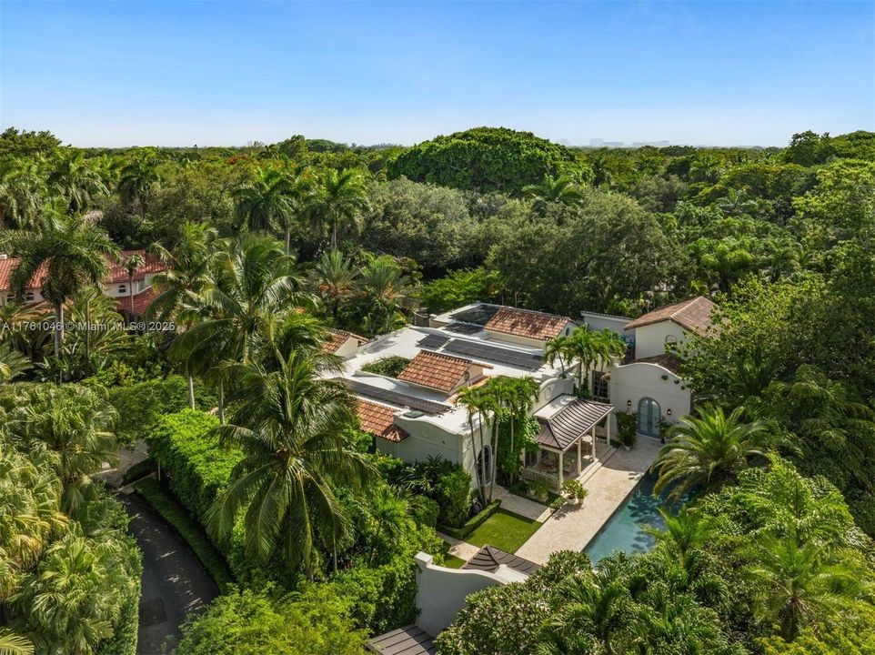 Recently Sold: $12,995,000 (6 beds, 6 baths, 6144 Square Feet)