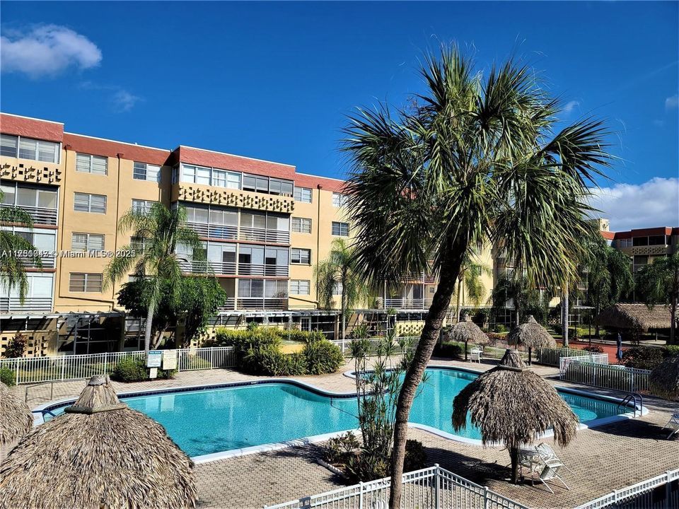 For Sale: $199,900 (2 beds, 1 baths, 940 Square Feet)