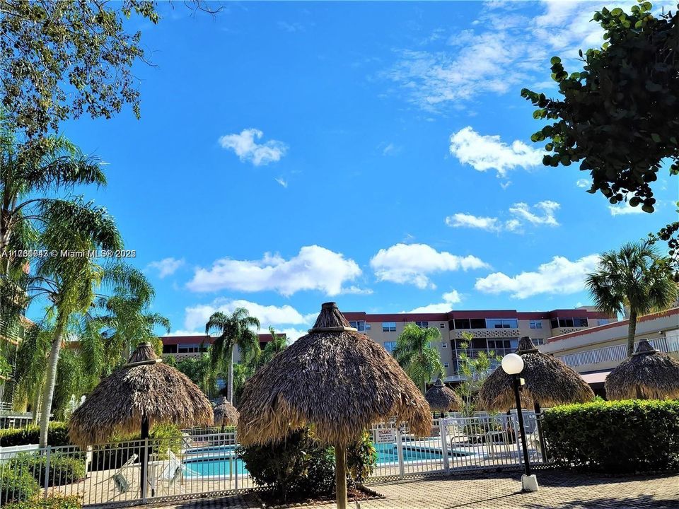 For Sale: $199,900 (2 beds, 1 baths, 940 Square Feet)